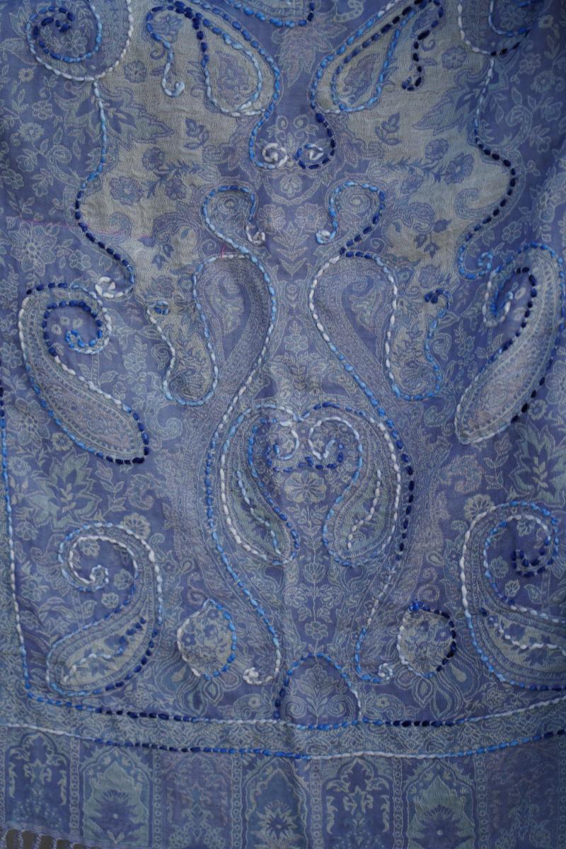 Poncho de lana bordado a mano -Azul I- - Imagen 4