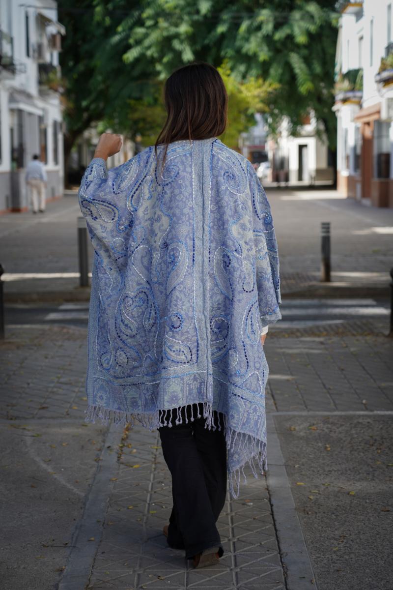Poncho de lana bordado a mano -Azul I- - Imagen 2