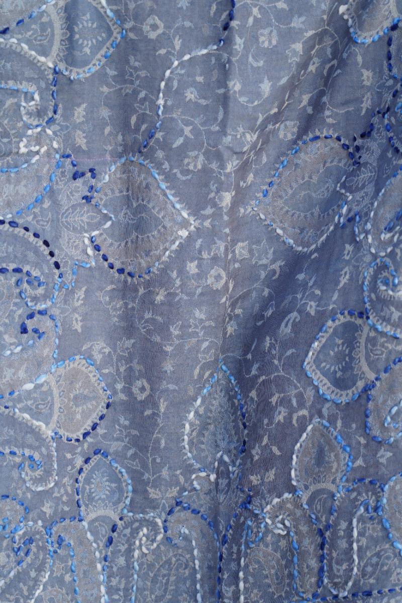 Poncho de lana bordado a mano -Azul III- - Imagen 4