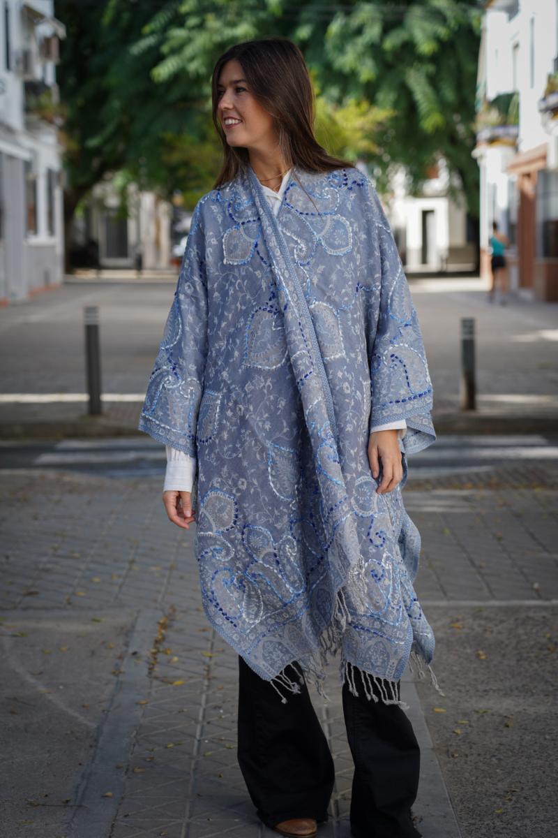 Poncho de lana bordado a mano -Azul III- - Imagen 3