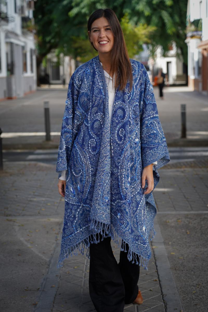 Poncho de lana bordado a mano -Azul IV-