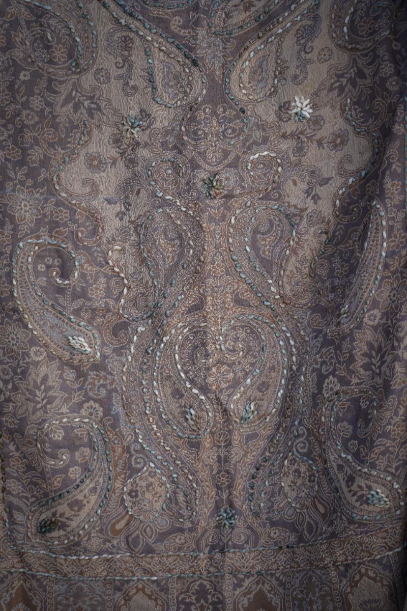 Poncho de lana bordado a mano -Azul gris- - Imagen 4