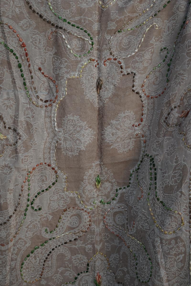 Poncho de lana bordado a mano -Beige-verde- - Imagen 4