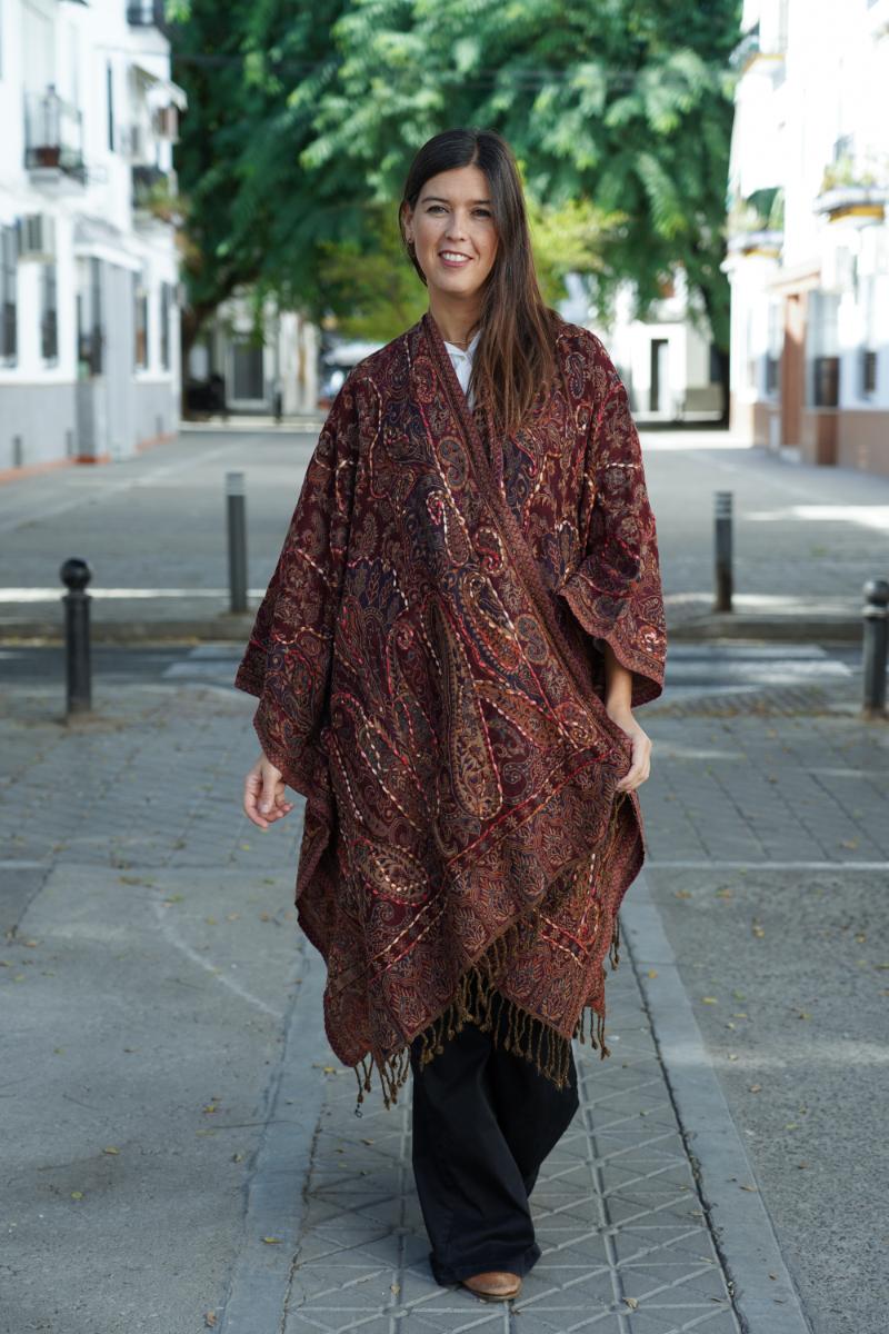 Poncho de lana bordado a mano -Burdeos-