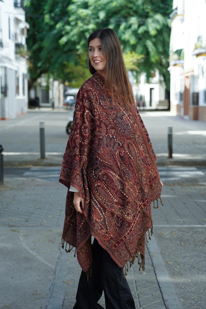 Poncho de lana bordado a mano -Burdeos- - Imagen 2