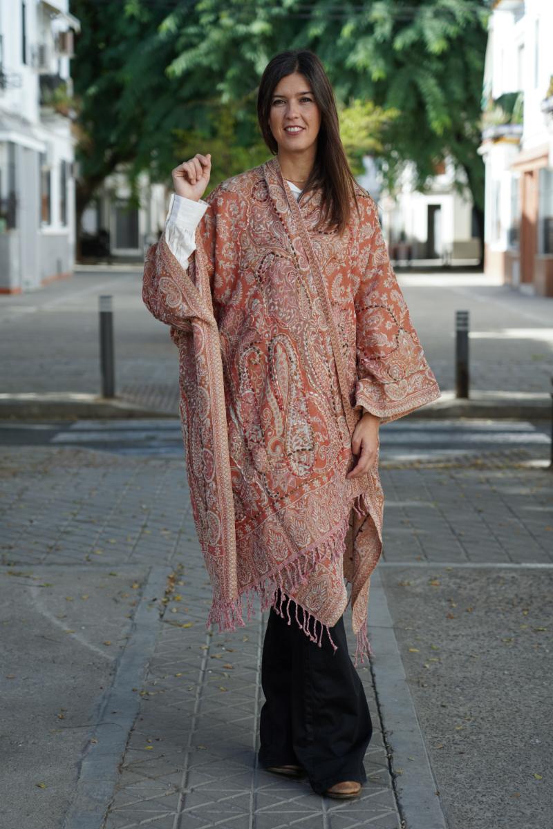 Poncho de lana bordado a mano -Caldera II-
