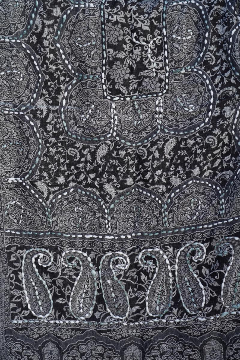 Poncho de lana bordado a mano -Negro- - Imagen 4