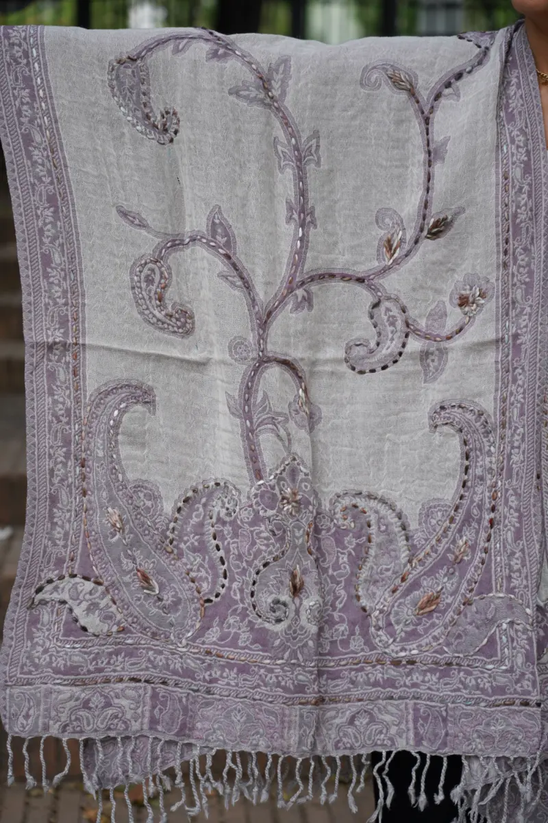 Poncho de lana bordado a mano Lila - Imagen 4