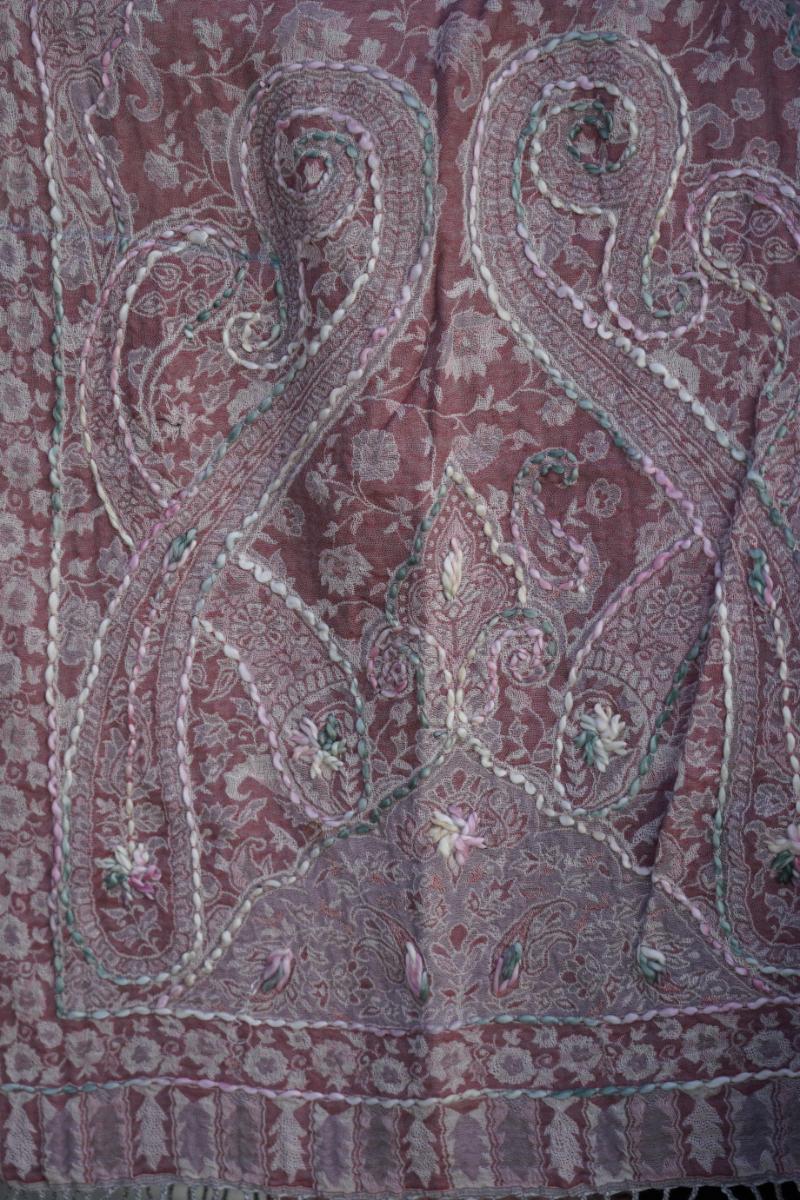 Poncho de lana bordado a mano -Rosa I- - Imagen 4