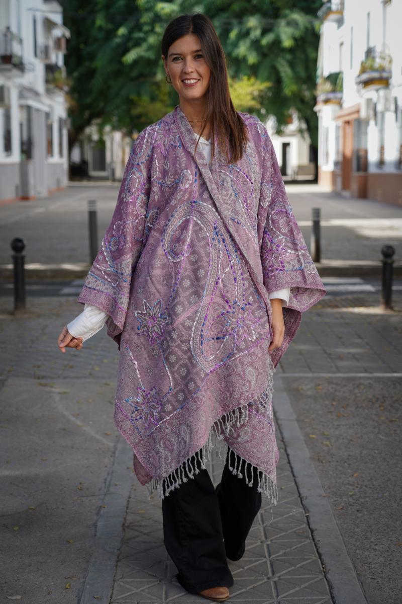 Poncho de lana bordado a mano -Rosa IV-