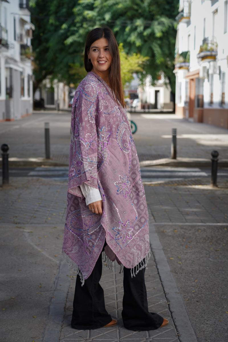 Poncho de lana bordado a mano -Rosa IV- - Imagen 2