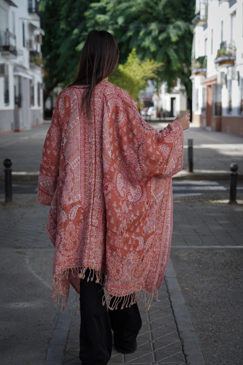 Poncho de lana bordado a mano -Rosado- - Imagen 4