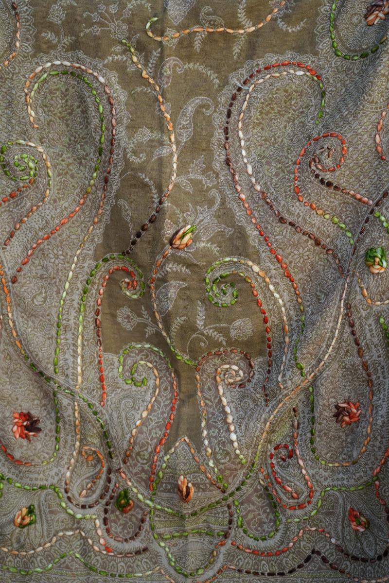 Poncho de lana bordado a mano -Verde I- - Imagen 4