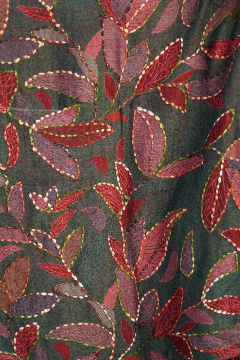 Poncho de lana bordado a mano -Verde-rojo- - Imagen 4