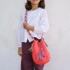 Bolso Wayuu Mediano - Coral flúor